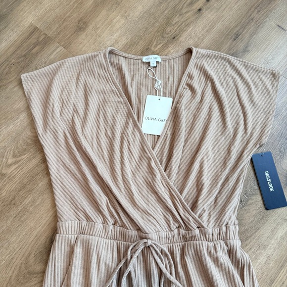 NWT OLIVIA GREY Tan Ribbed Wrap Front Romper Pockets Women's Size Medium - Picture 2 of 6